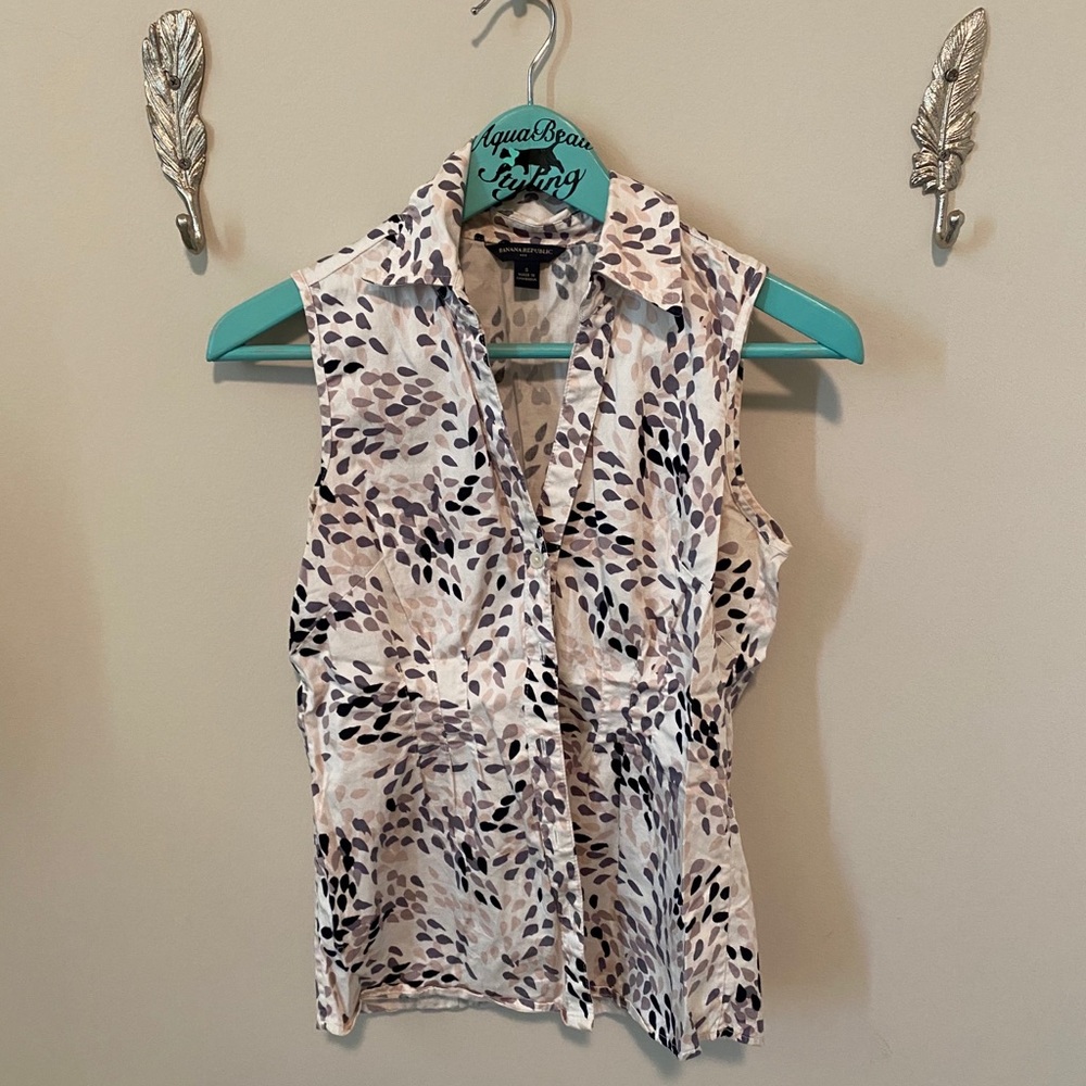 Banana republic sleeveless blouse small